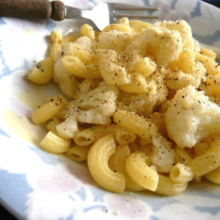 冬ご飯☆カリフラワーとマカロニのバターチーズ和え